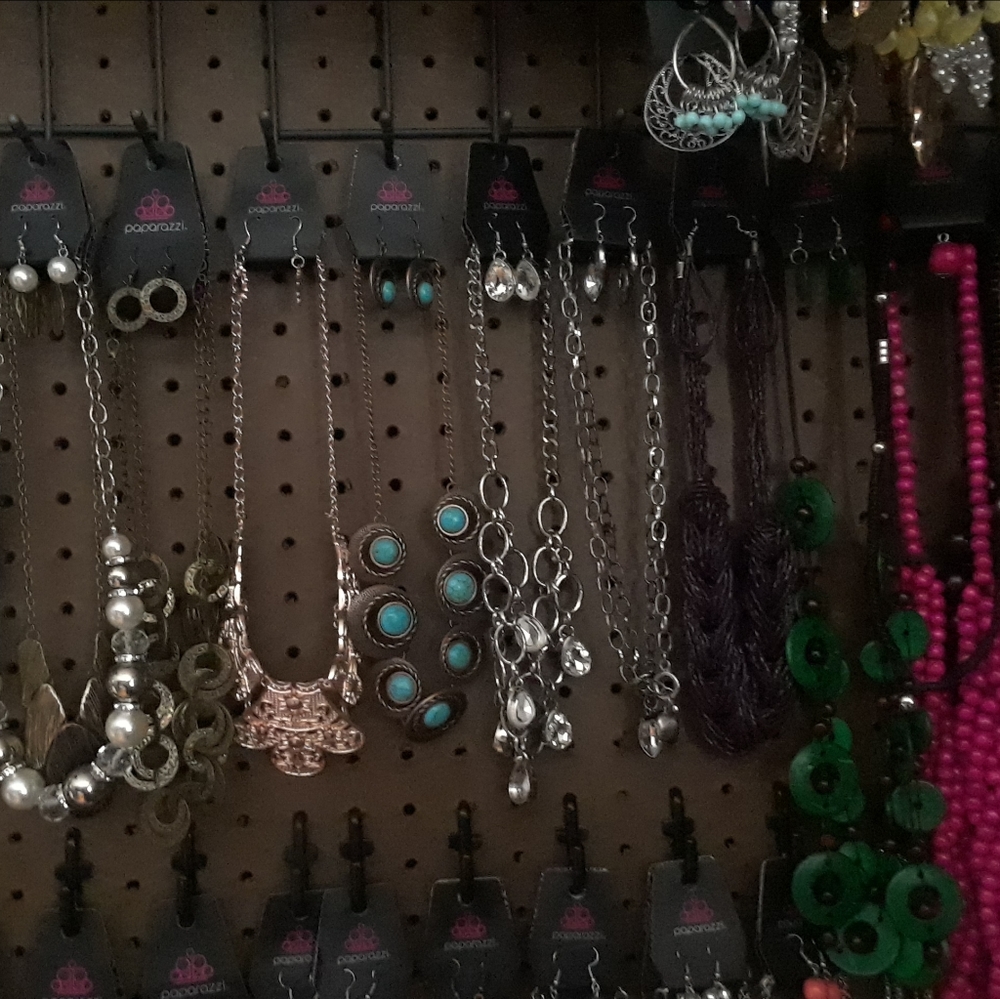Jewelry - Picture 6 of 8